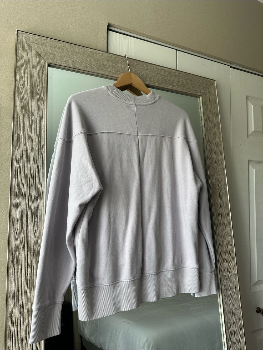 Vuori Women's Lavender Crewneck Pullover Sweatshirt Cotton Size Medium - Picture 2 of 3